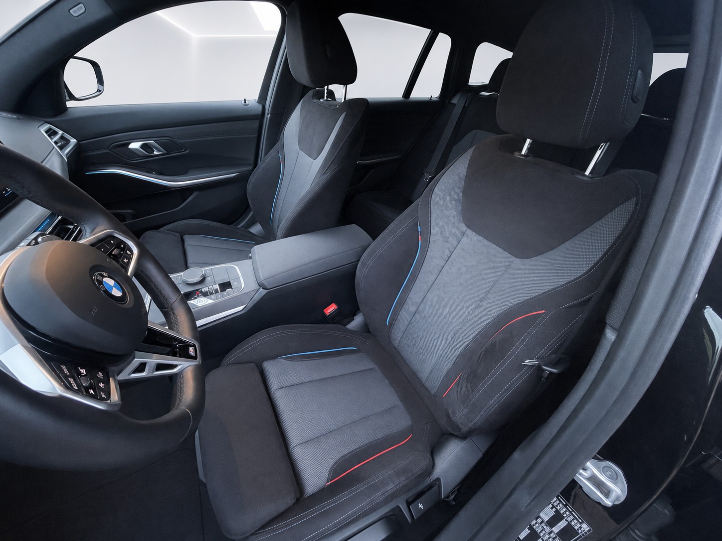 BMW 320d xDrive 48V Touring Steptronic M Sport-image-14