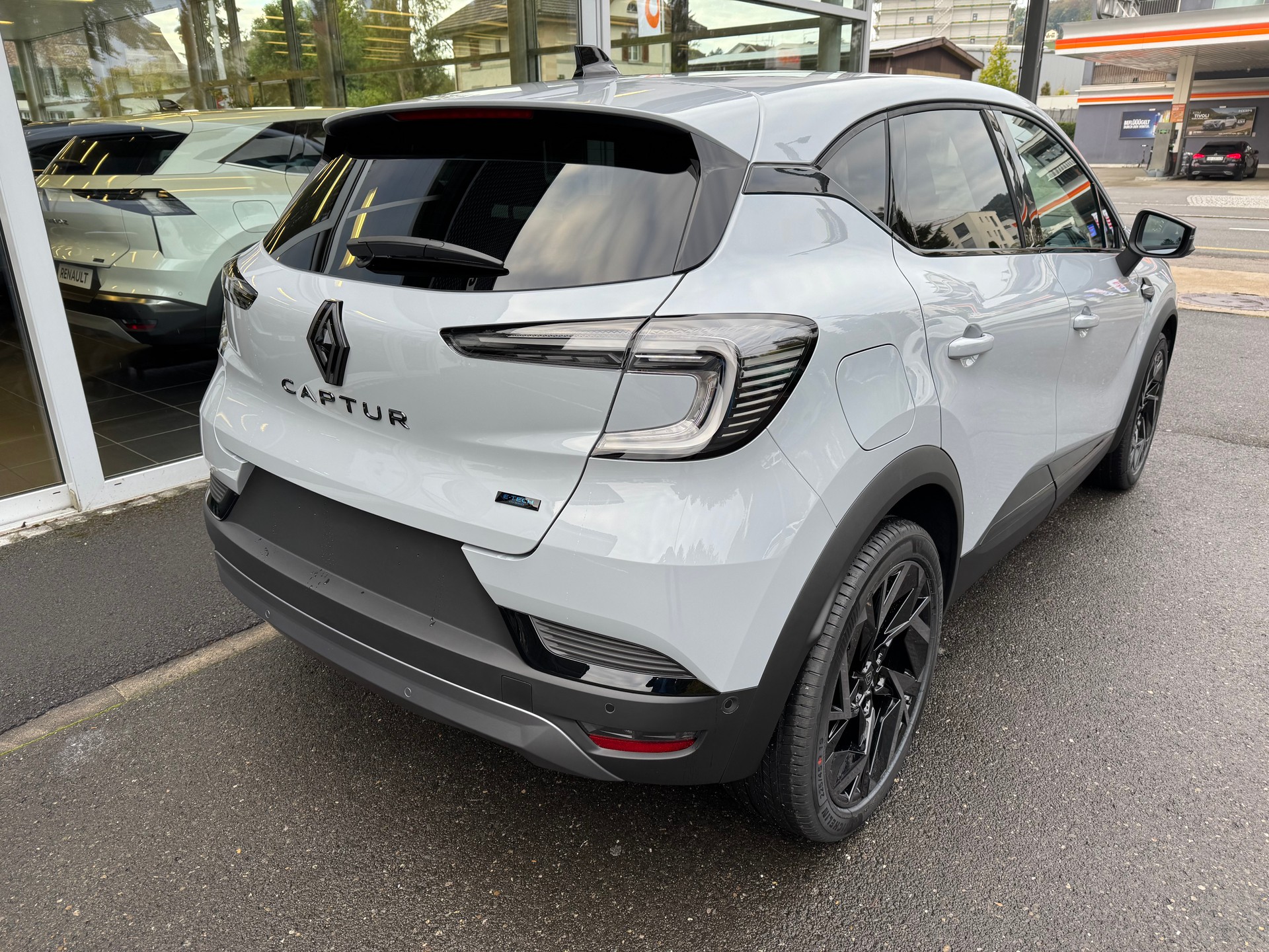 RENAULT Captur 1.8 E-Tech 160 Esprit Alpine DHT-image-5