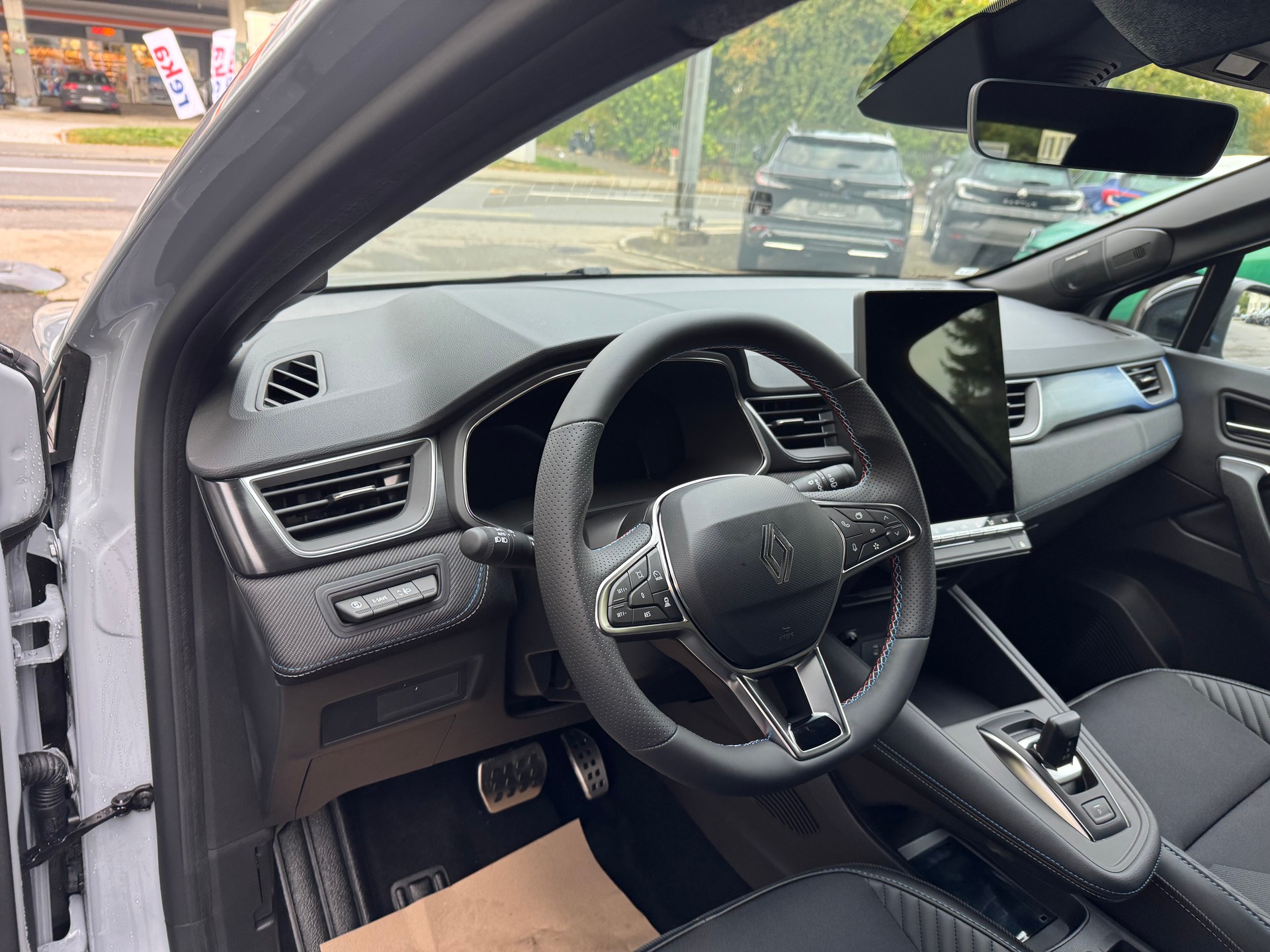 RENAULT Captur 1.8 E-Tech 160 Esprit Alpine DHT-image-11