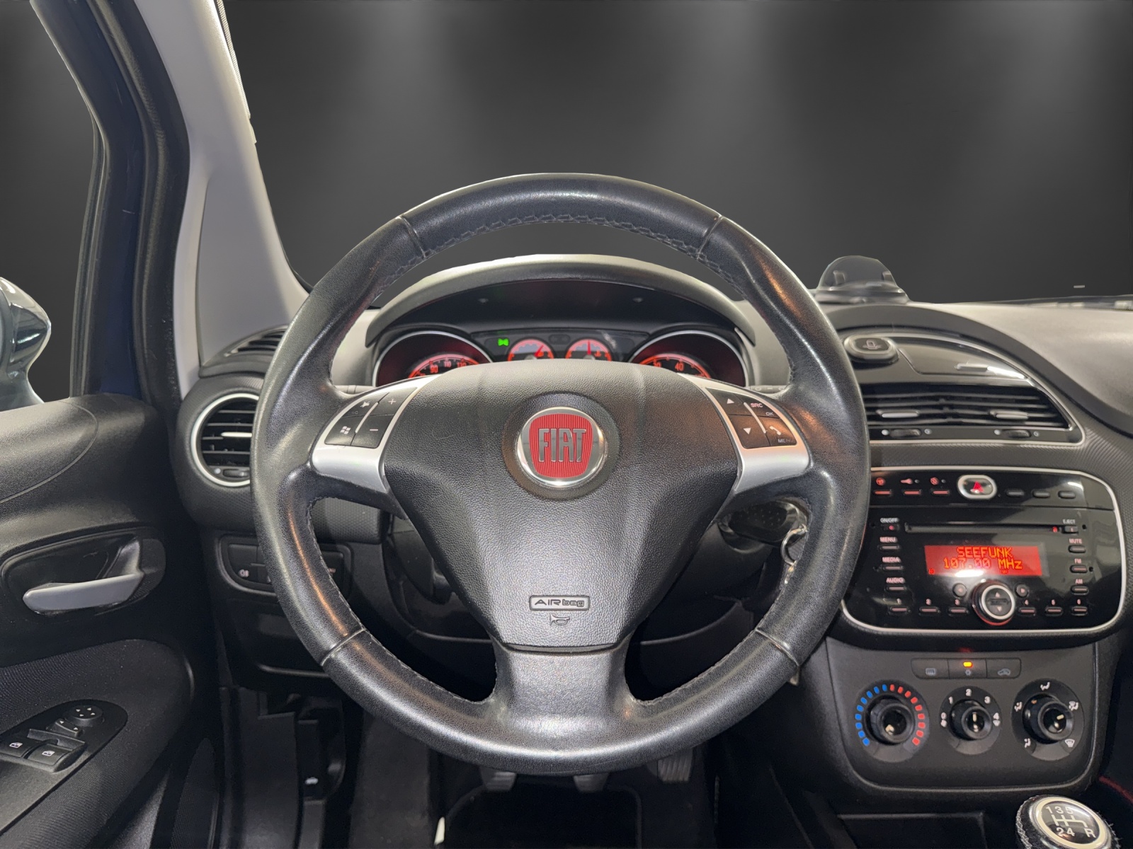 FIAT Punto 1.4 Evo-image-11