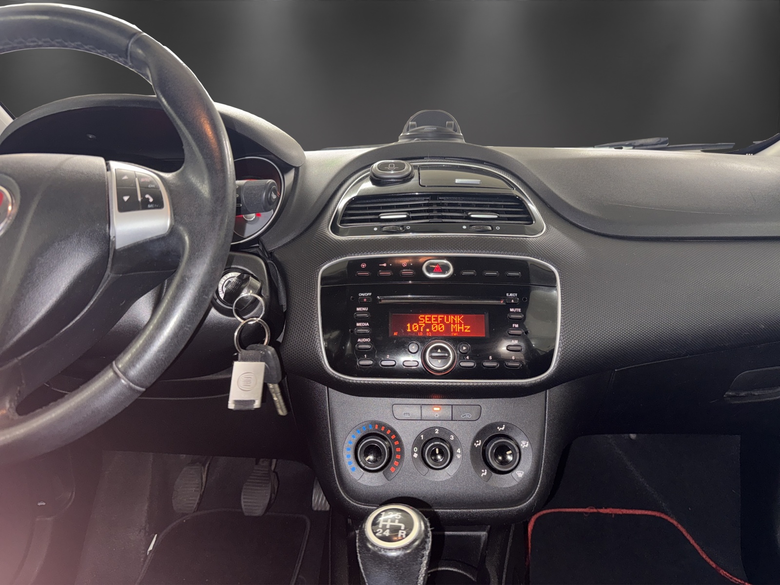 FIAT Punto 1.4 Evo-image-10