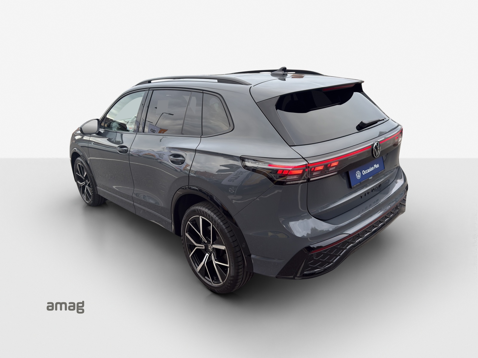 VW Tiguan 2.0 TSI DSG R-Line 4Motion-image-2