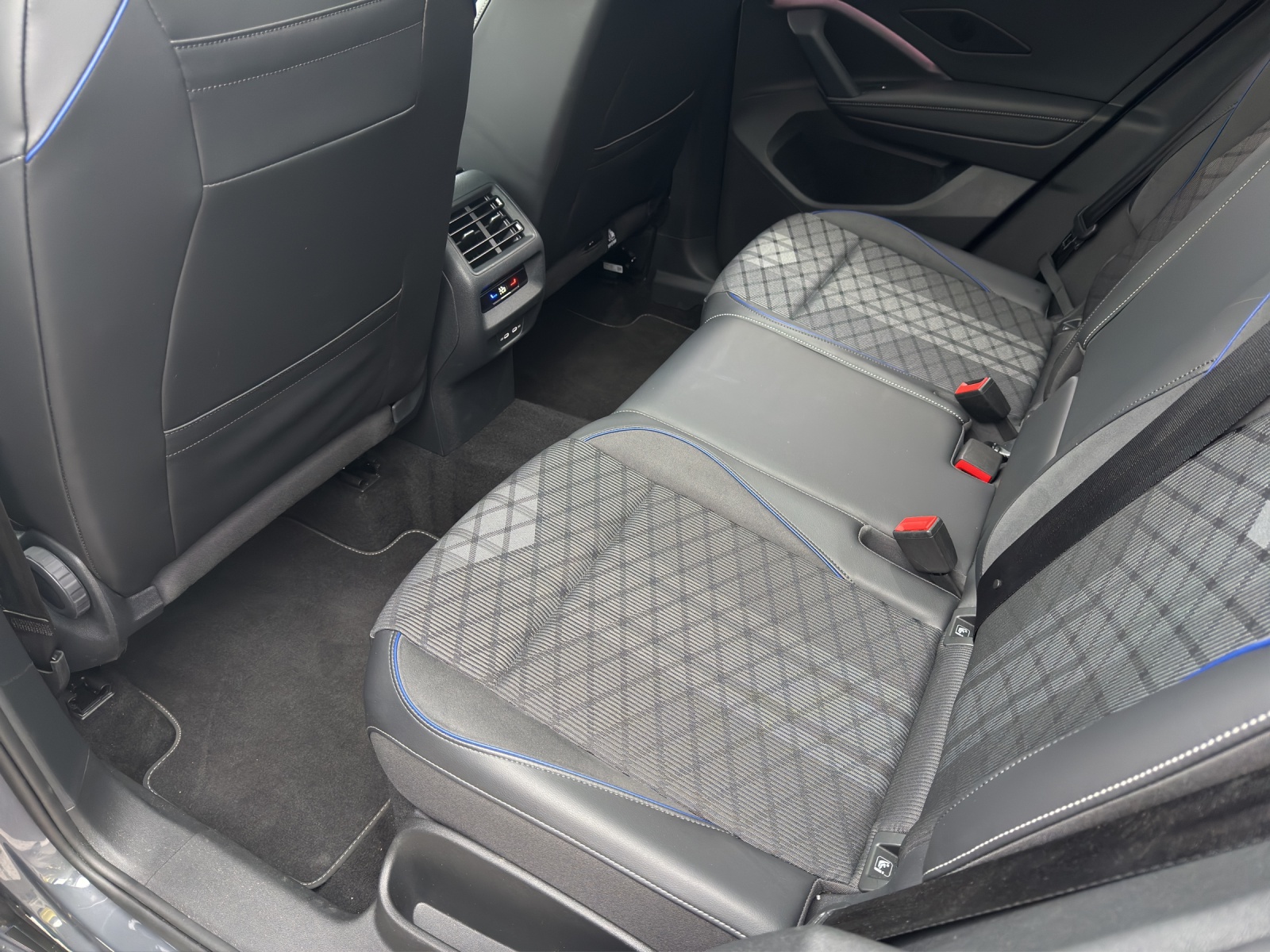 VW Tiguan 2.0 TSI DSG R-Line 4Motion-image-11
