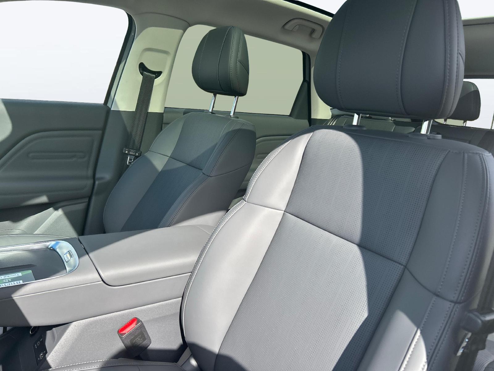 LEAPMOTOR B10 EV-image-9