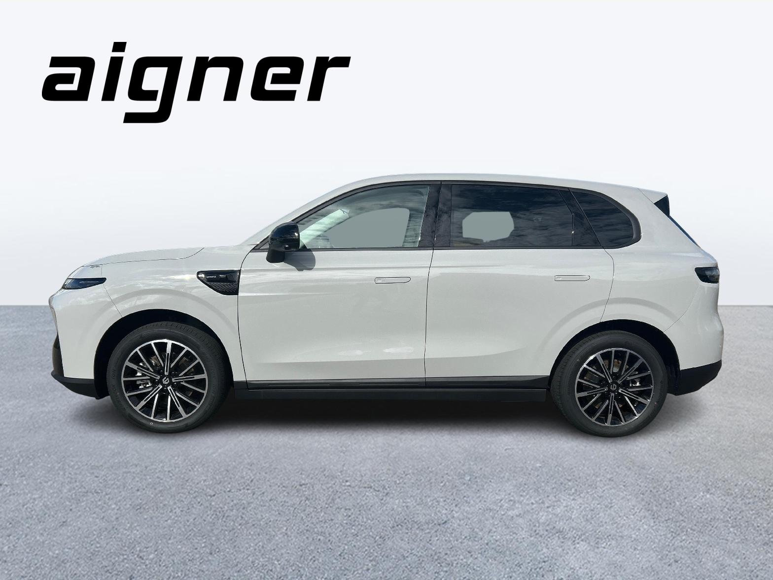 LEAPMOTOR B10 EV-showroom-element-1
