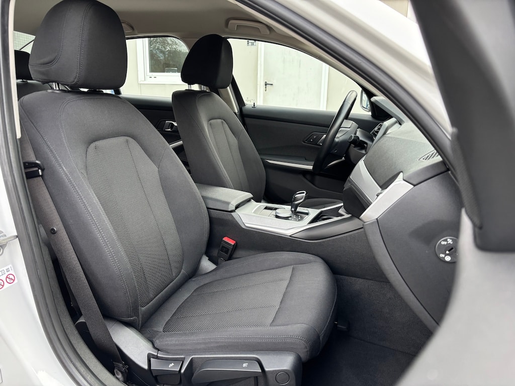 BMW 318d Steptronic-image-7