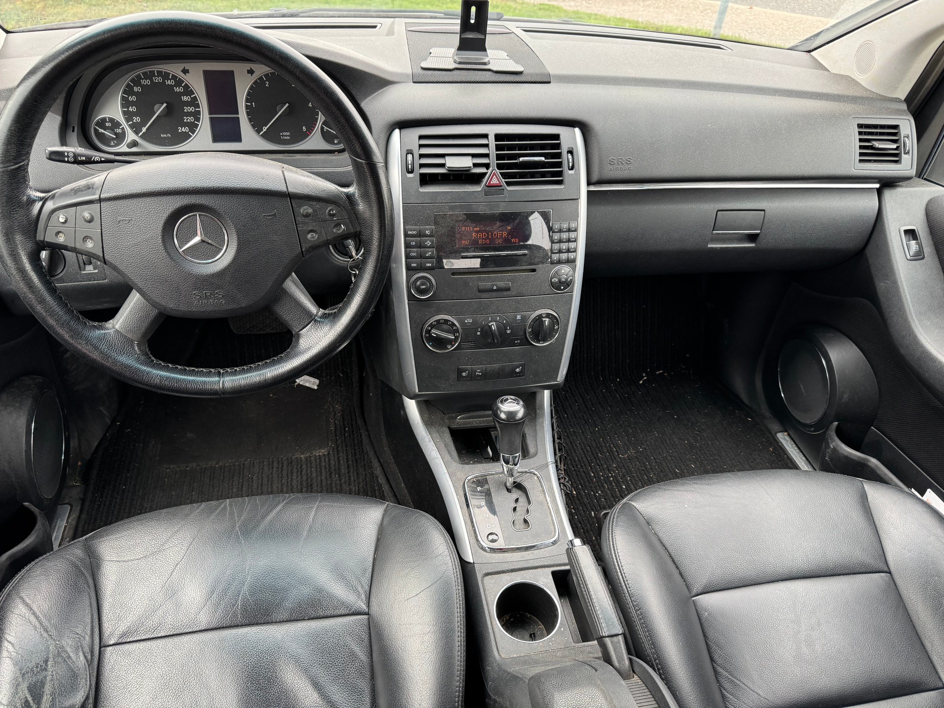 MERCEDES-BENZ B 200-image-1