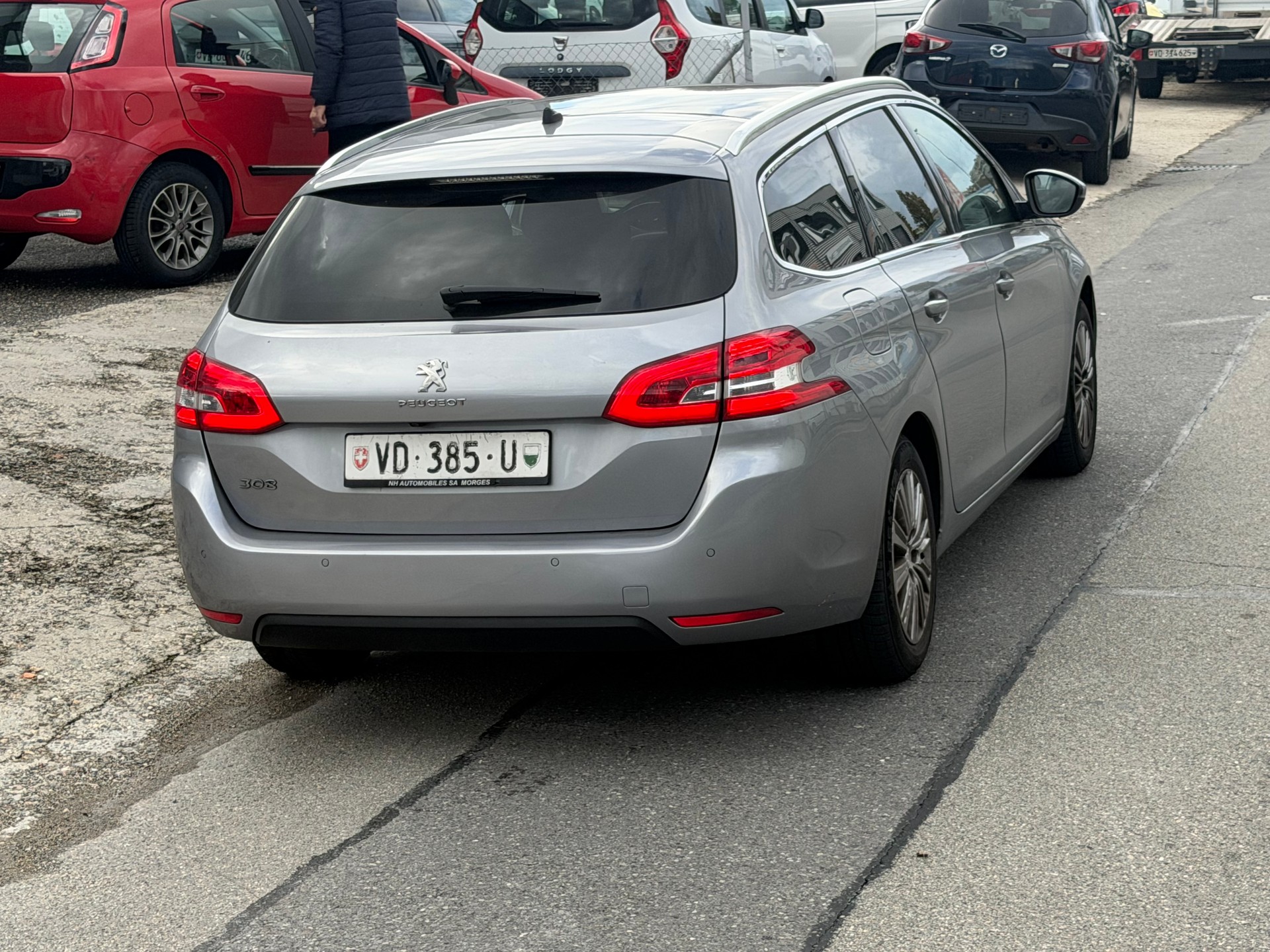 PEUGEOT 308 SW 1.2 Pure Tech Allure EAT8-image-3