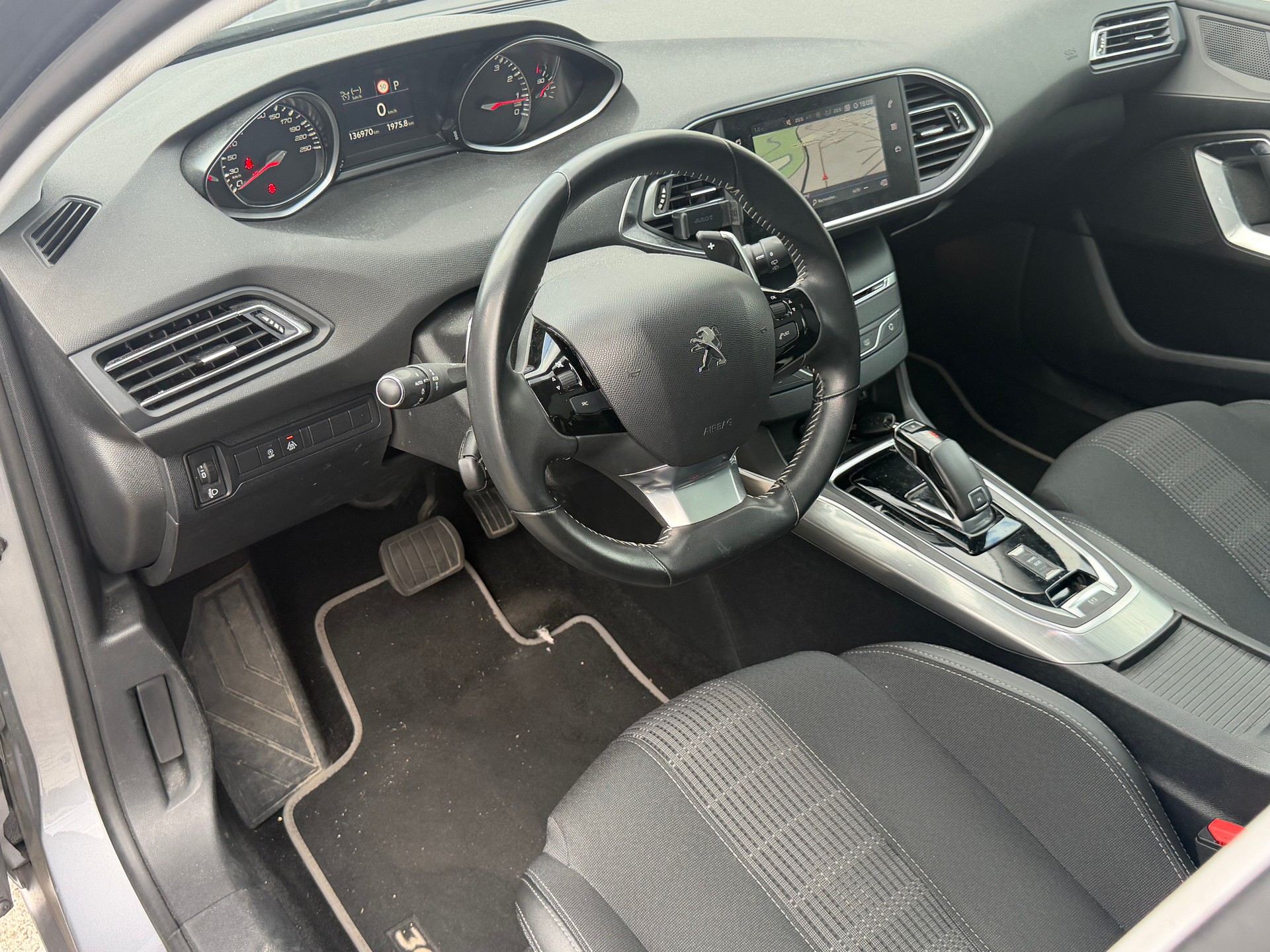 PEUGEOT 308 SW 1.2 Pure Tech Allure EAT8-image-6