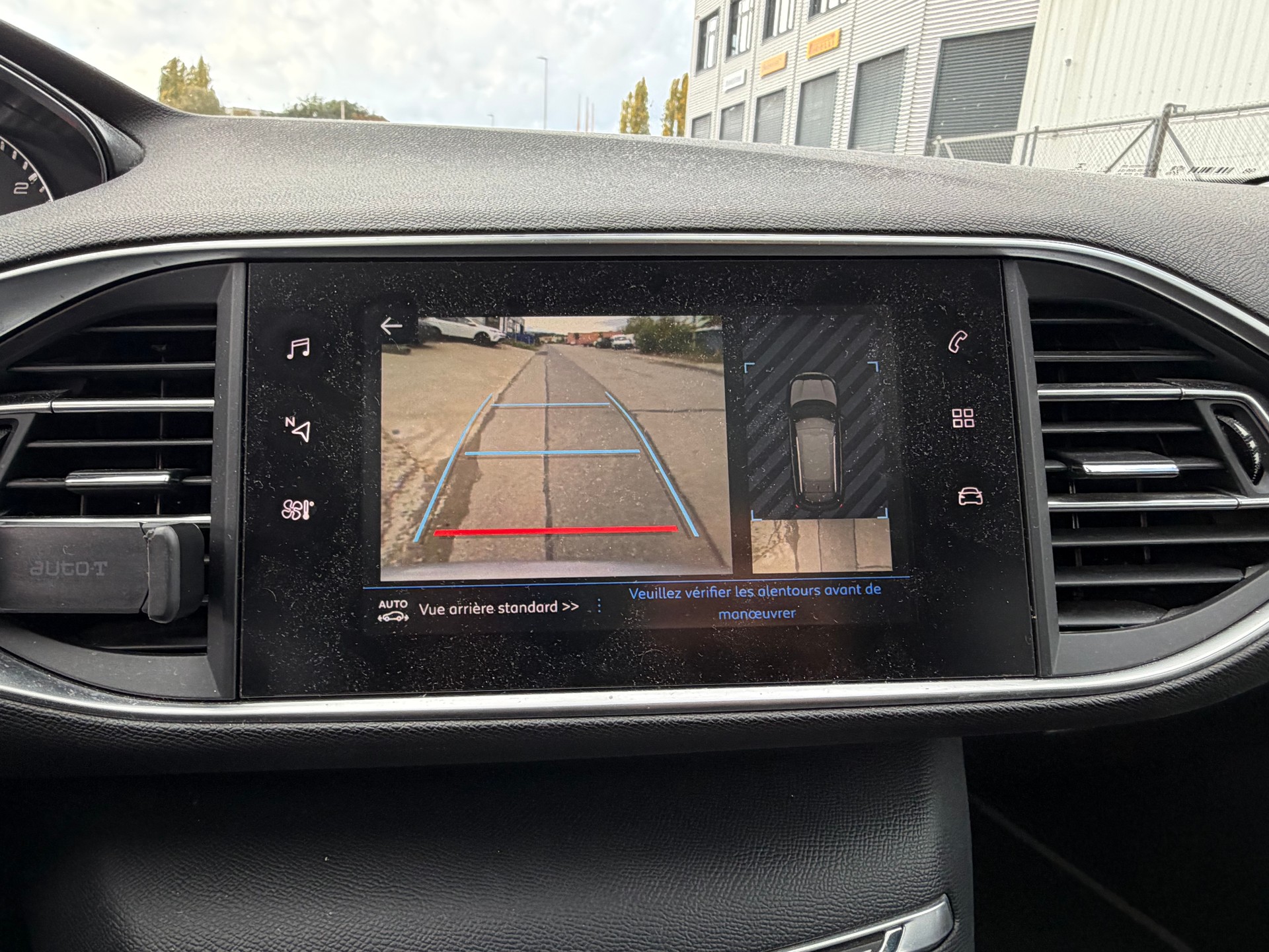 PEUGEOT 308 SW 1.2 Pure Tech Allure EAT8-image-10