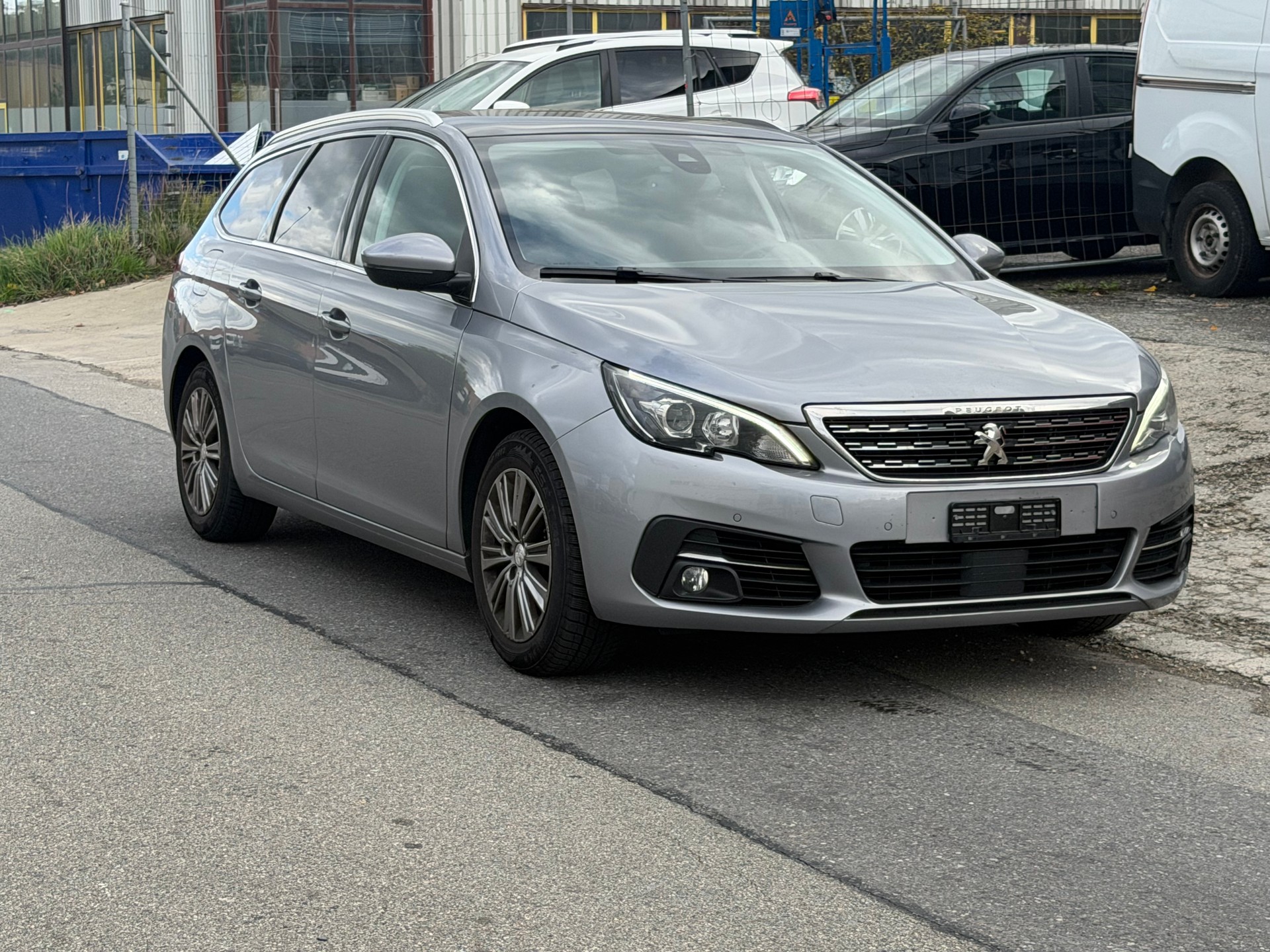 PEUGEOT 308 SW 1.2 Pure Tech Allure EAT8-image-2