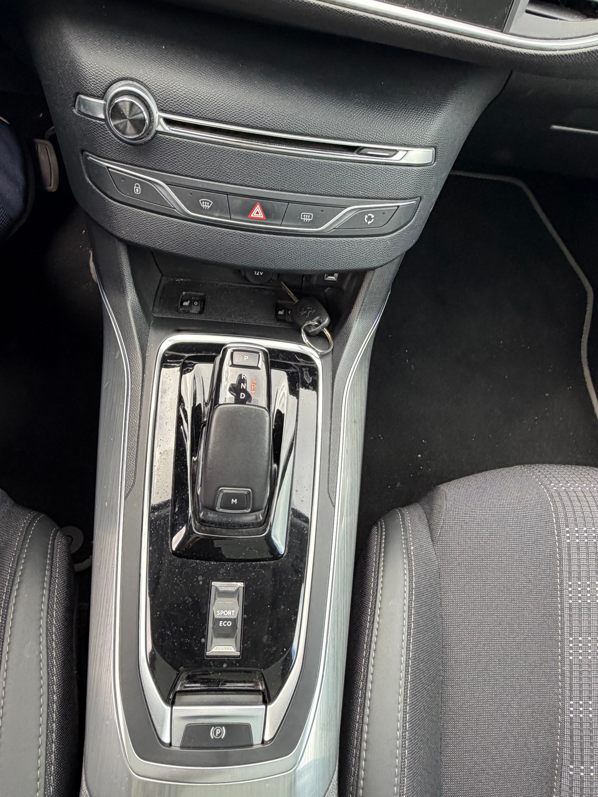 PEUGEOT 308 SW 1.2 Pure Tech Allure EAT8-image-11