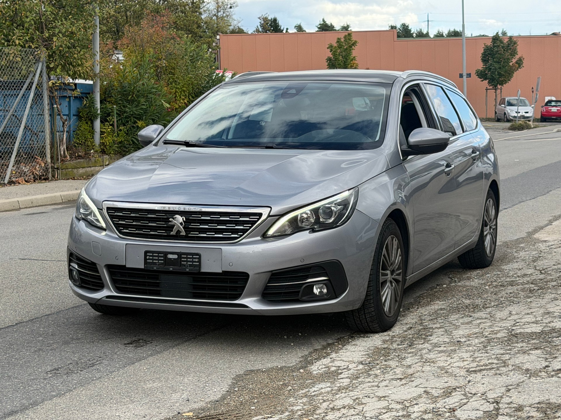PEUGEOT 308 SW 1.2 Pure Tech Allure EAT8-image-1