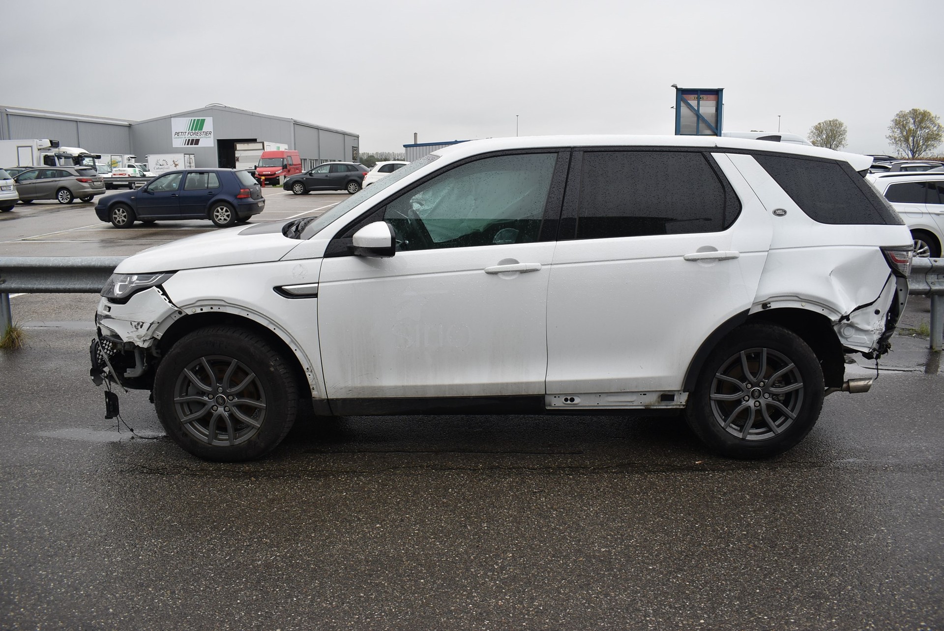 LAND ROVER Discovery Sport 2.0 TD4 HSE-image-2