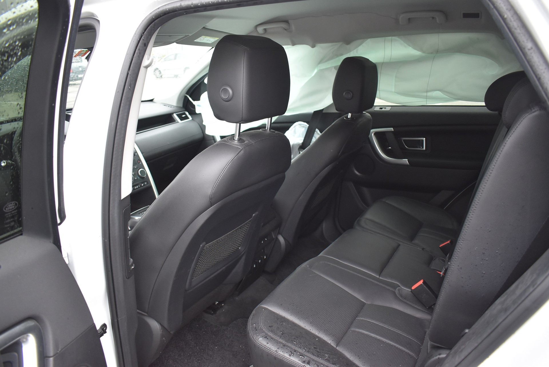 LAND ROVER Discovery Sport 2.0 TD4 HSE-image-8
