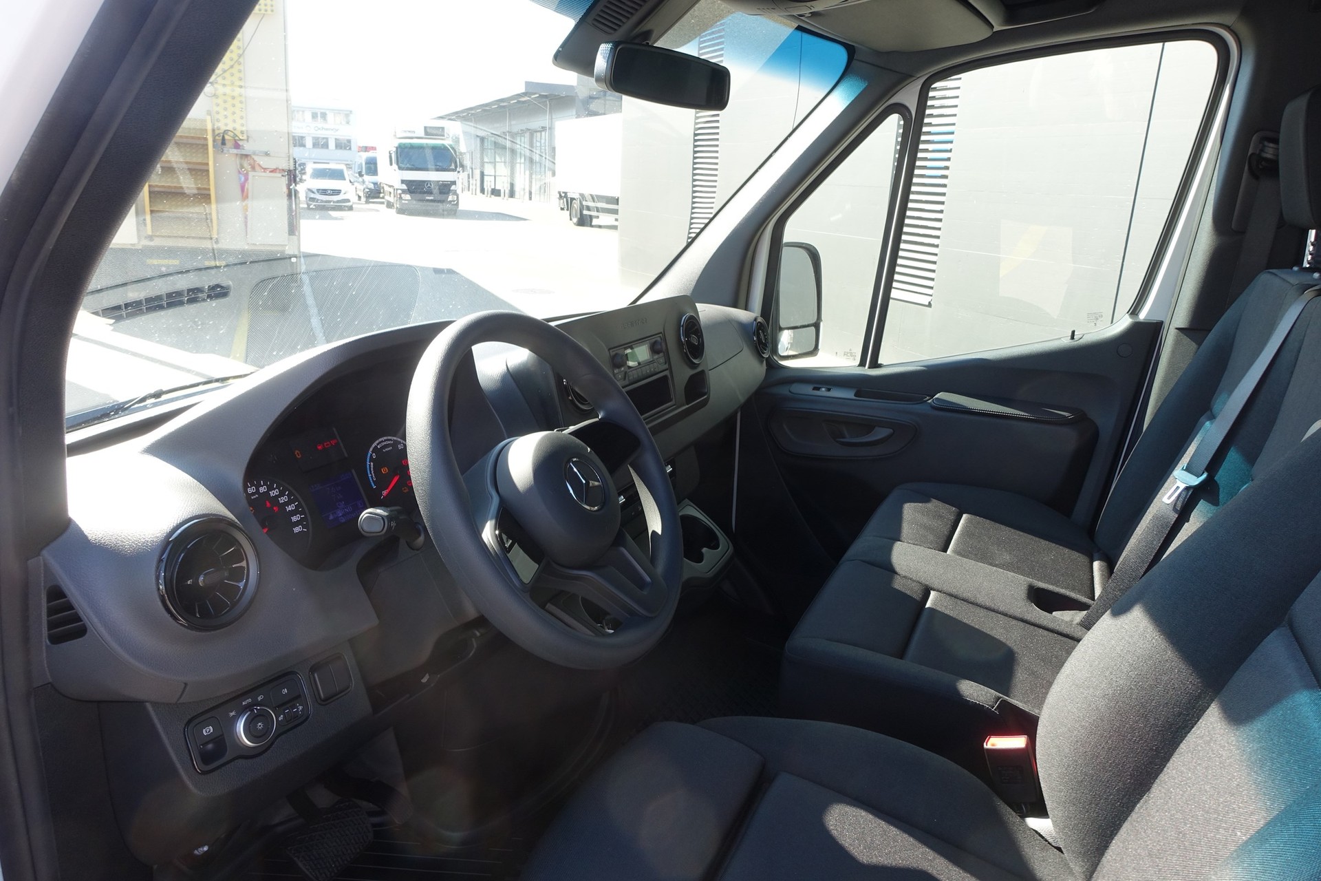 MERCEDES-BENZ eSprinter 312 47kWh Standard-image-7