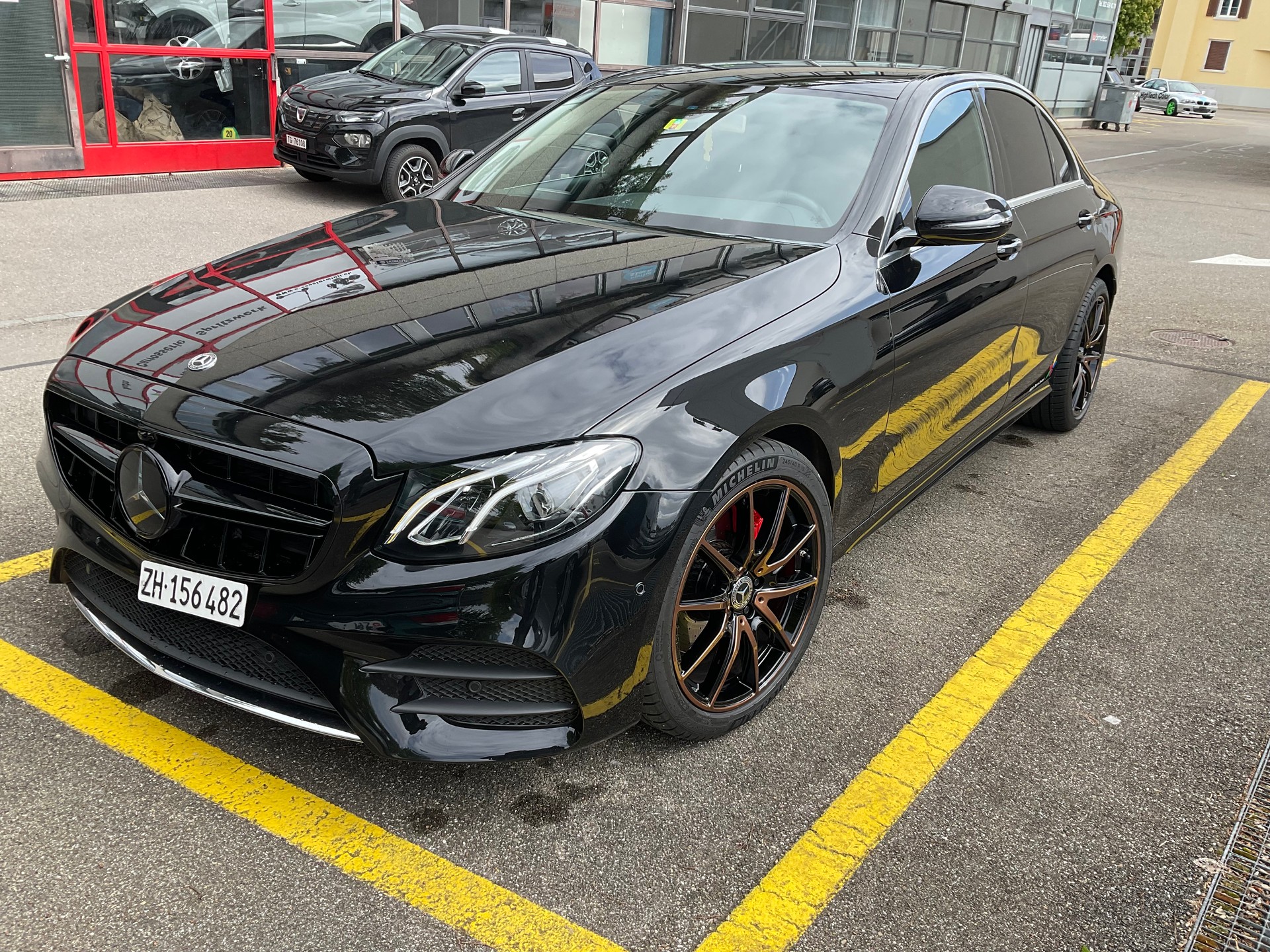 MERCEDES-BENZ E 220 d AMG Line 4Matic 9G-Tronic-image-2