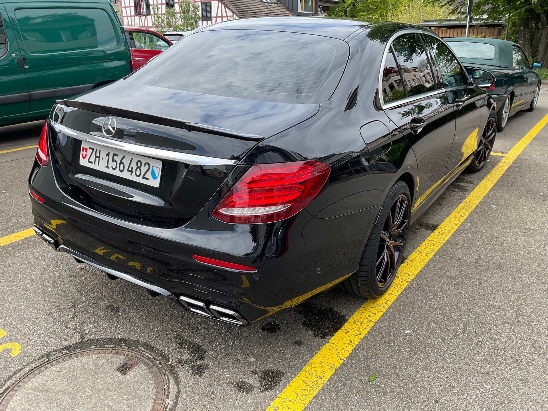 MERCEDES-BENZ E 220 d AMG Line 4Matic 9G-Tronic-image-3