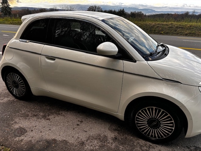 FIAT 500 electric 87 kW Swiss Edition-image-3