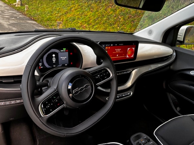 FIAT 500 electric 87 kW Swiss Edition-image-4