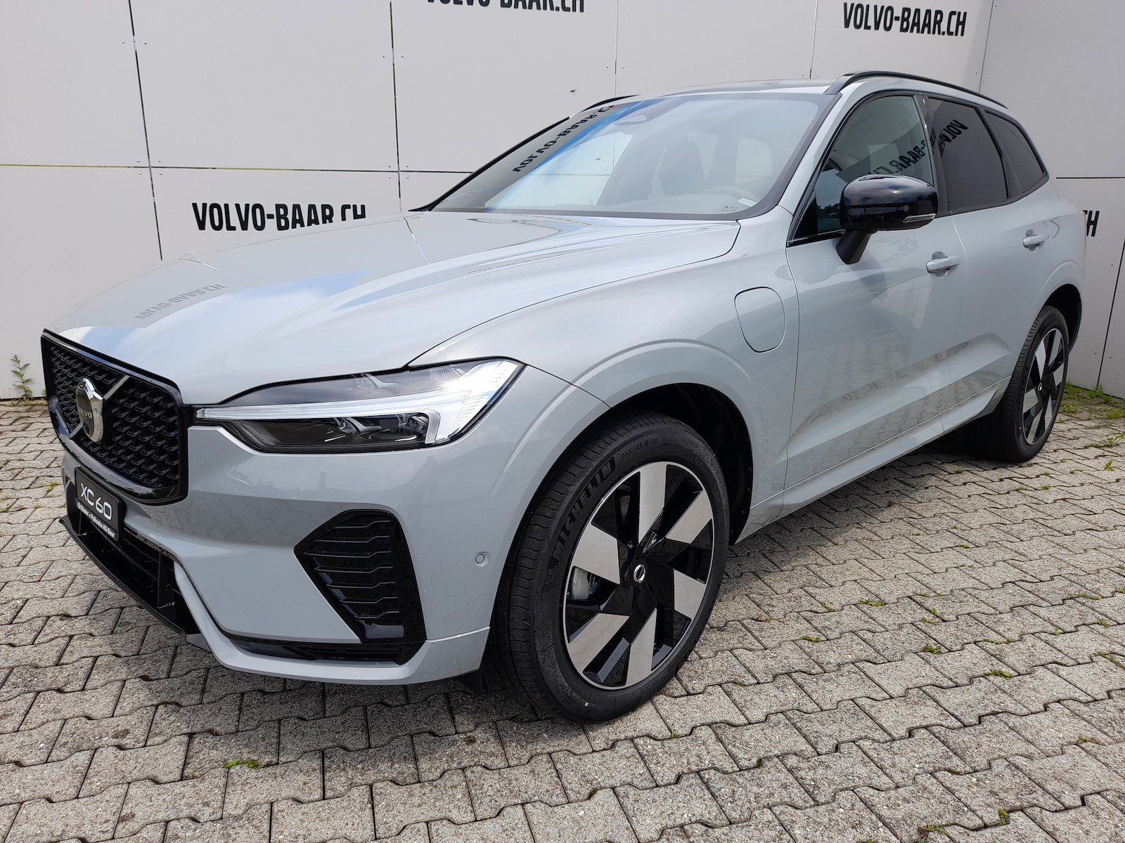VOLVO XC60 2.0 T6 TE Plus Dark eAWD-image-2