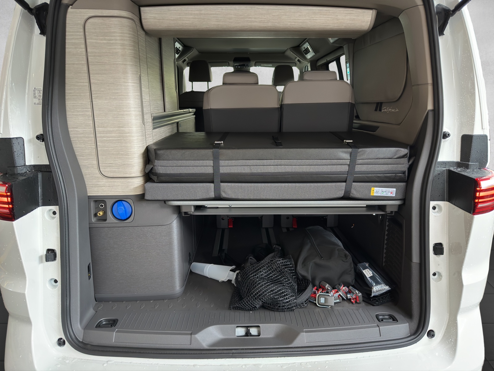 VW California 2.0 TDI Beach Tour Liberty-image-10