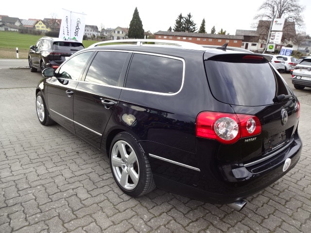 VW Passat Variant 3.2 V6 FSI Sportline 4Motion-image-2