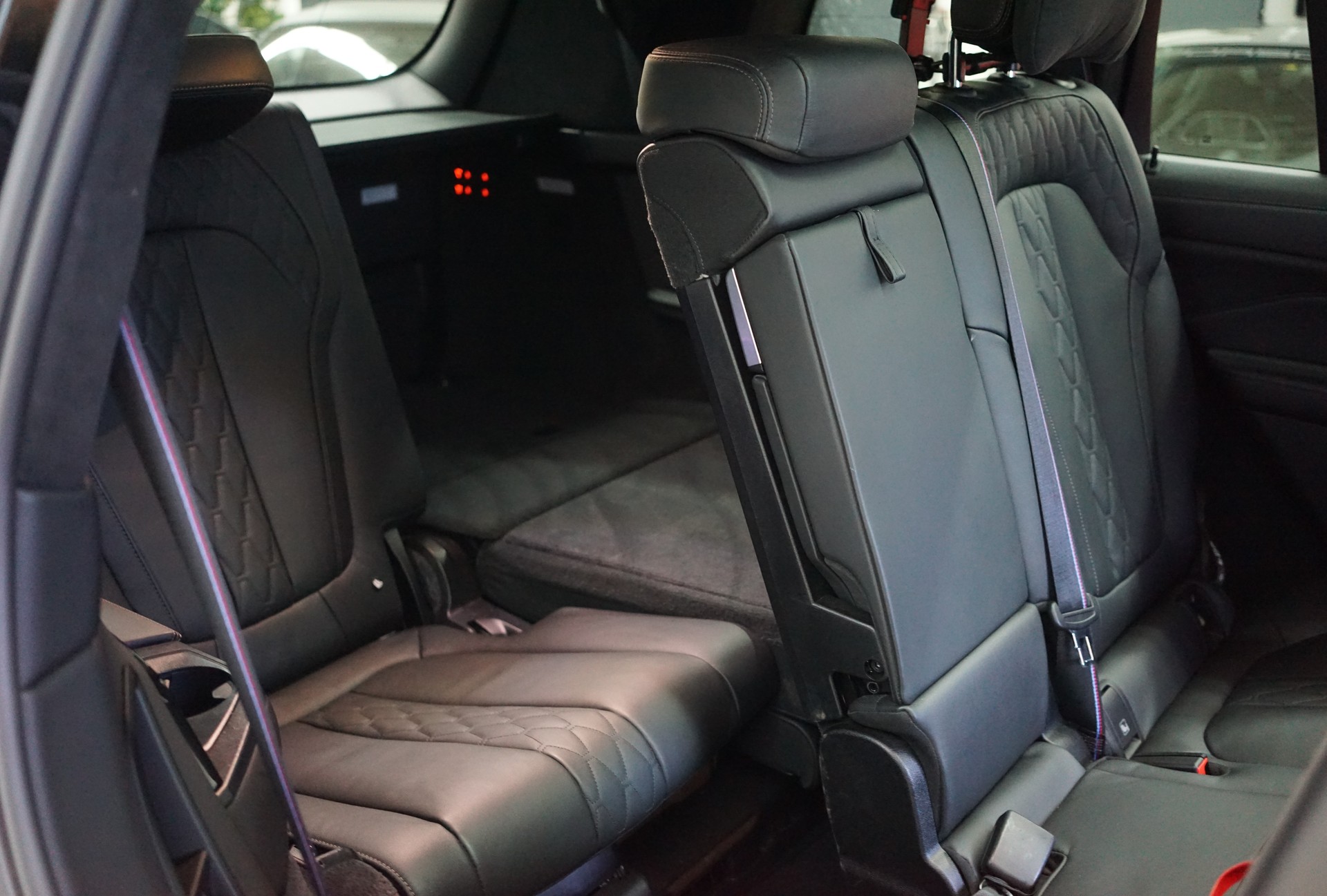 BMW X7 xDrive 48V 40d M Sport Steptronic-image-29