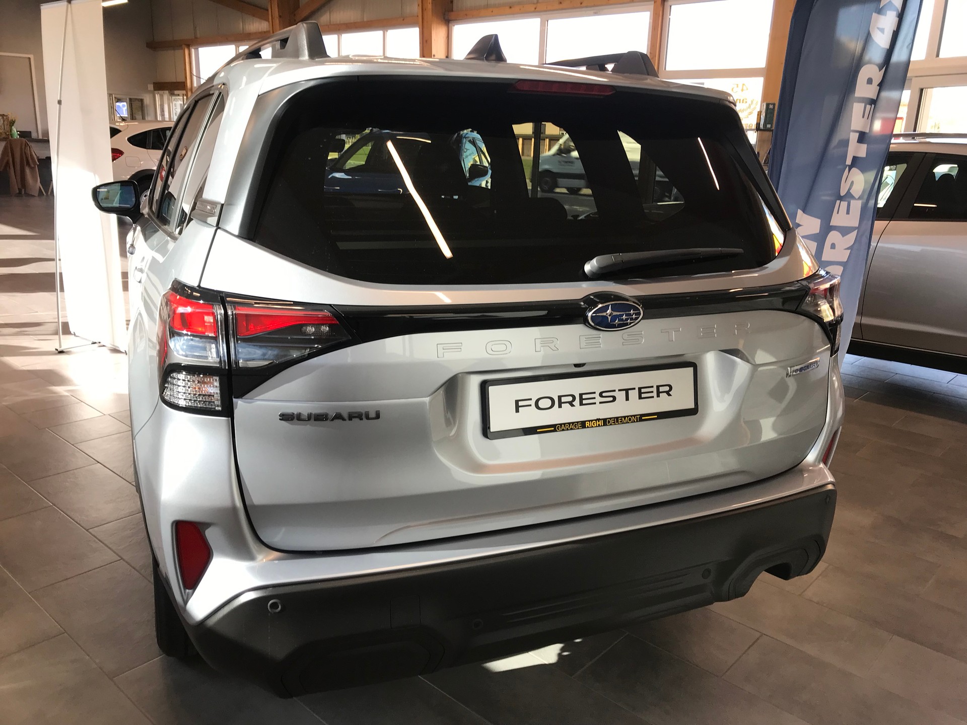 SUBARU Forester 2.0i e-Boxer Swiss Plus Lineartronic-image-1