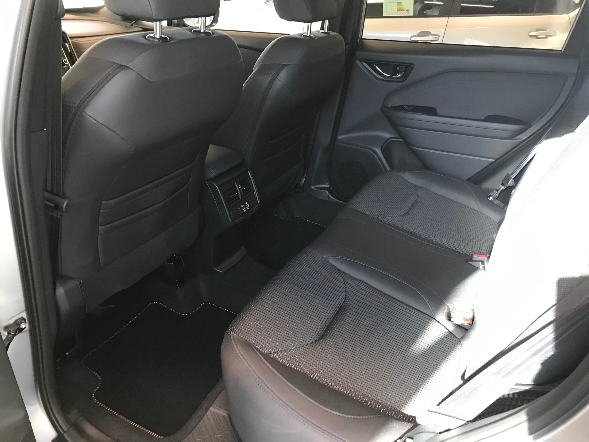 SUBARU Forester 2.0i e-Boxer Swiss Plus Lineartronic-image-5