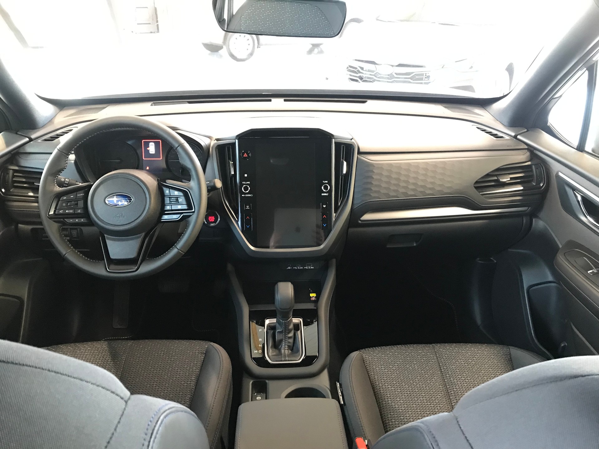 SUBARU Forester 2.0i e-Boxer Swiss Plus Lineartronic-image-4