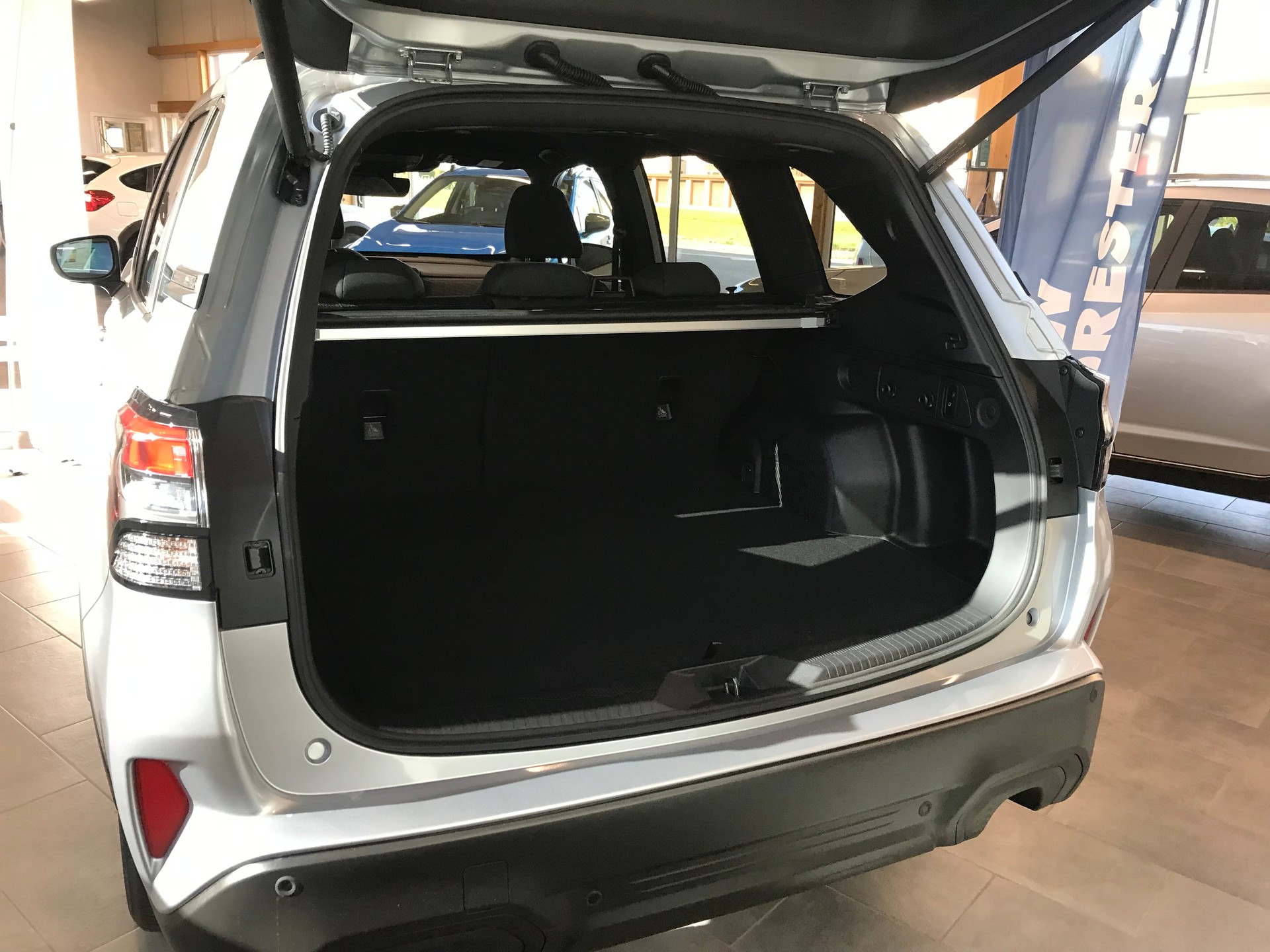 SUBARU Forester 2.0i e-Boxer Swiss Plus Lineartronic-image-2