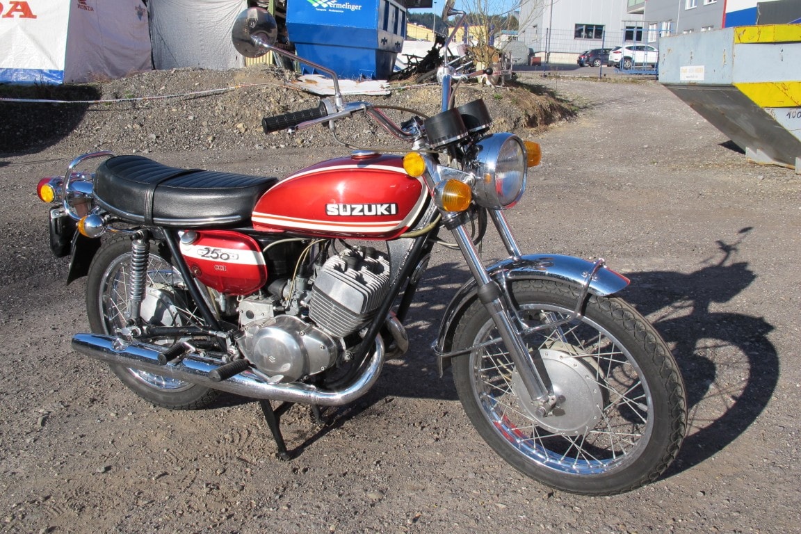 SUZUKI T250