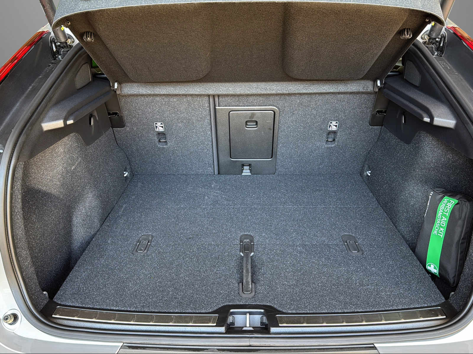 VOLVO C40 Recharge E80 82kWh Pure Electric Ultimate-image-6