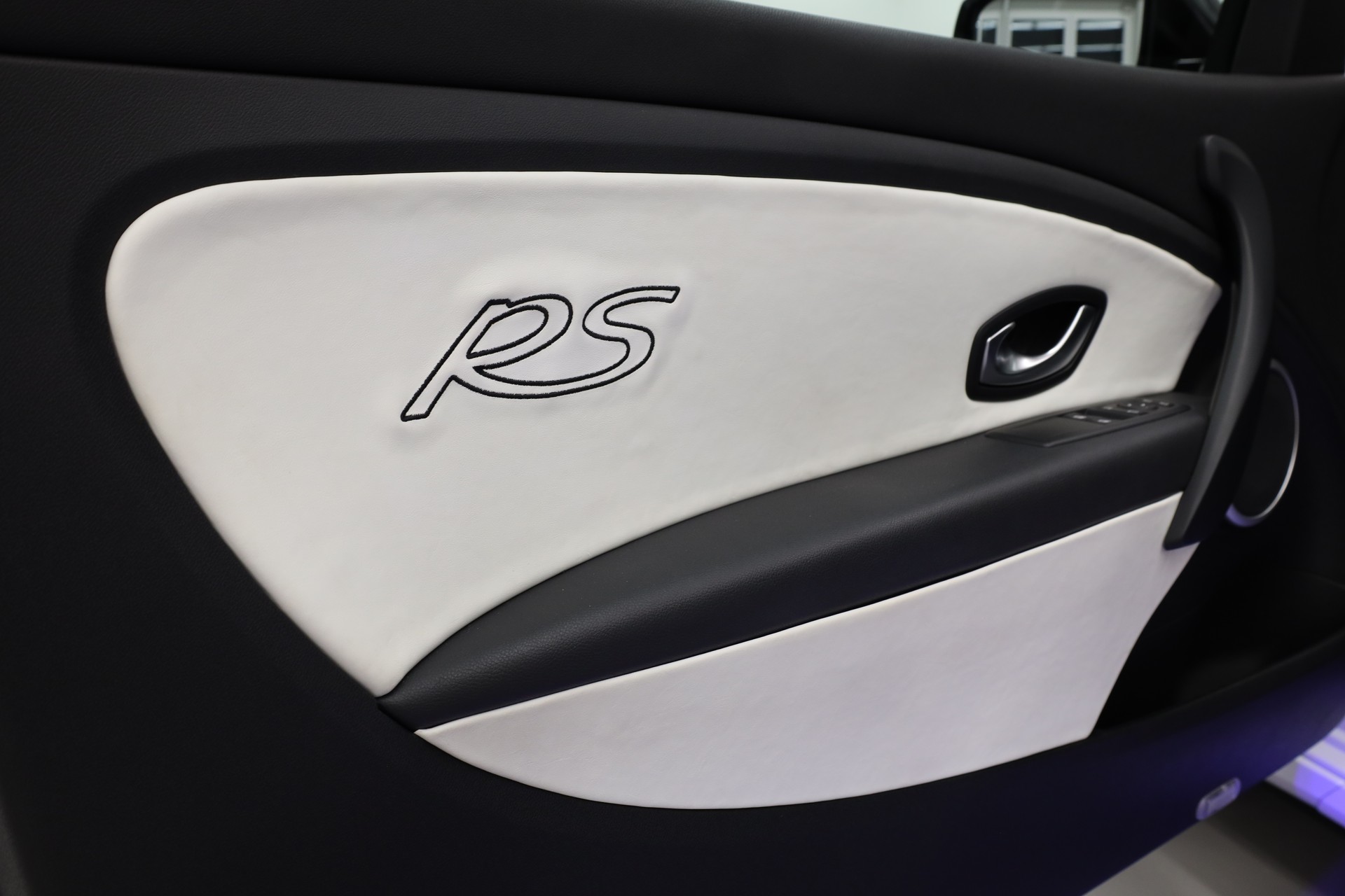 RENAULT Mégane Coupé 2.0 16V Turbo RS-image-24