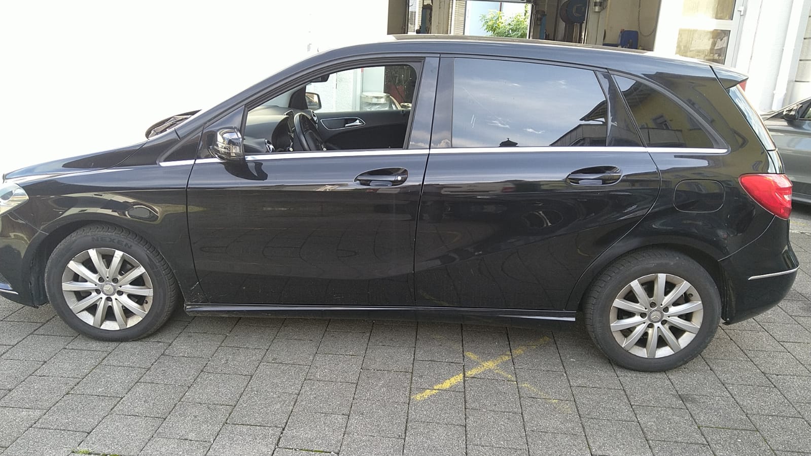 MERCEDES-BENZ B 180-image-5