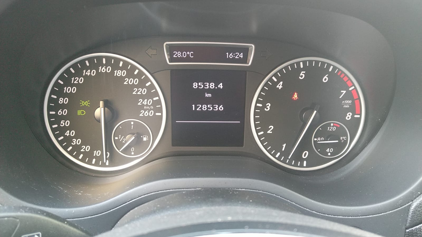 MERCEDES-BENZ B 180-image-9
