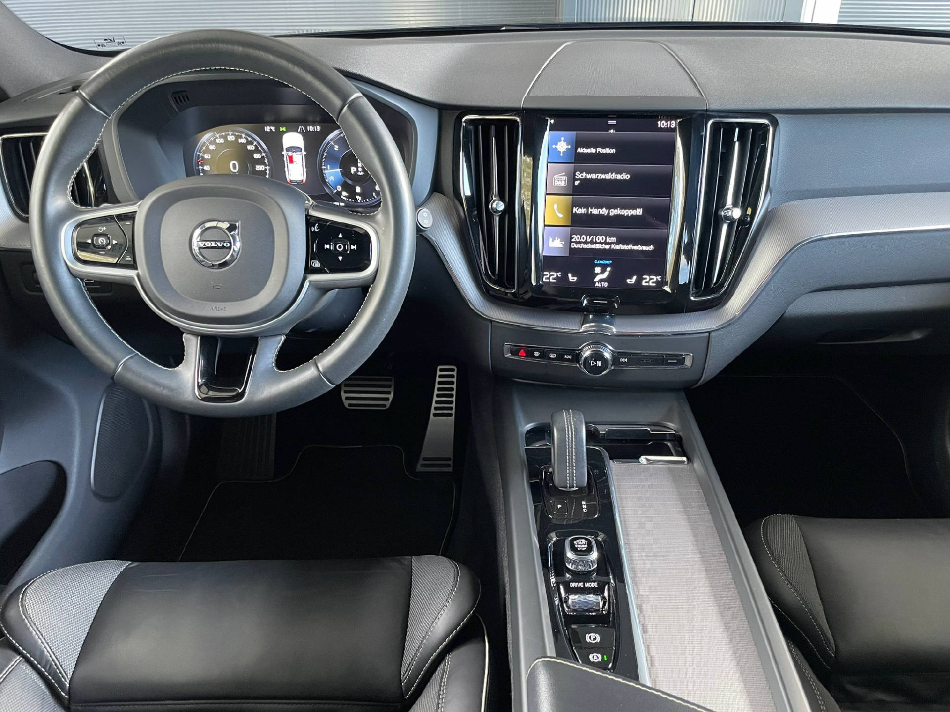 VOLVO XC60 2.0 B4 MH R-Design AWD-image-6