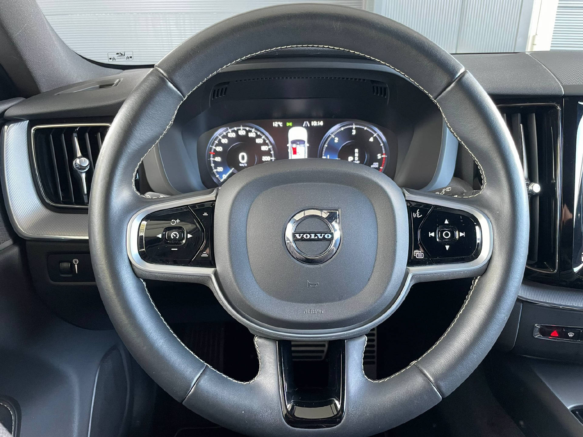 VOLVO XC60 2.0 B4 MH R-Design AWD-image-7