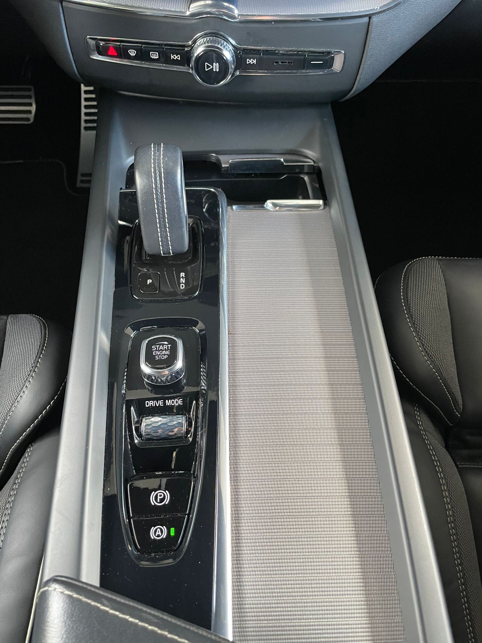 VOLVO XC60 2.0 B4 MH R-Design AWD-image-8