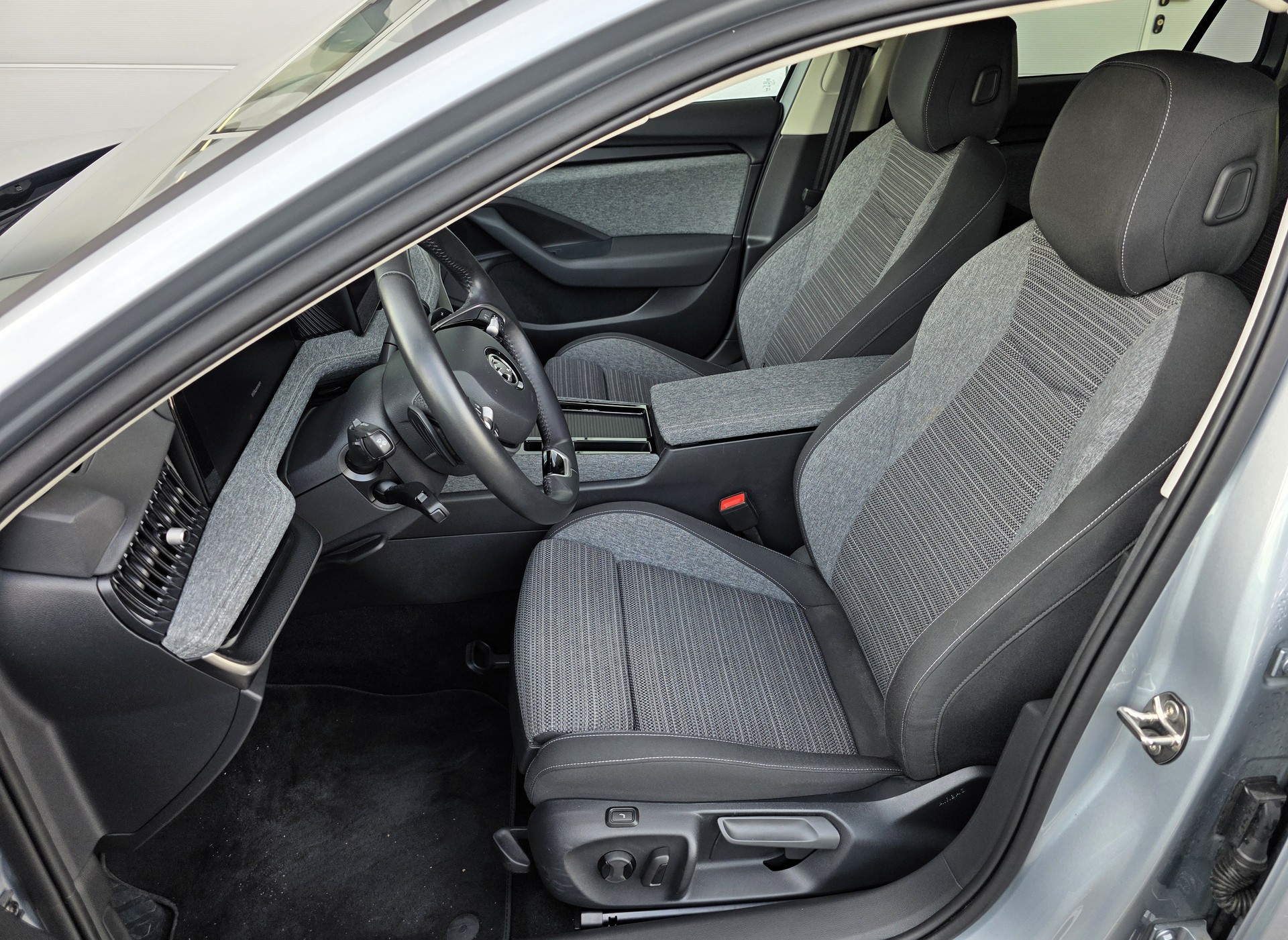SKODA Superb Combi 2.0 TDi Selection 4x4 DSG-image-11