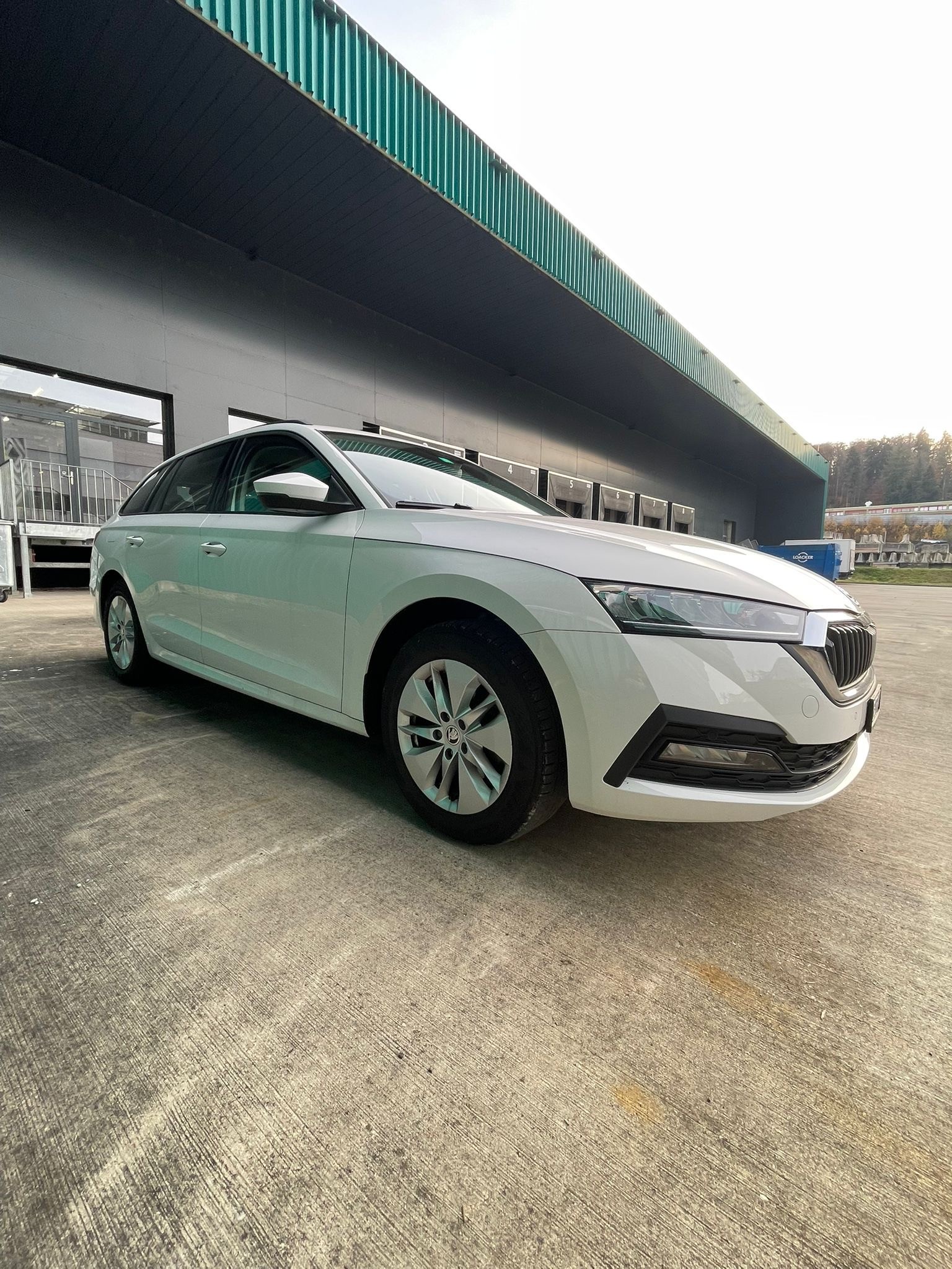 SKODA Facelift Octavia Combi 1.0 TSI mHEV DSG Ambition CH-Auto 60% Rabatt-image-1
