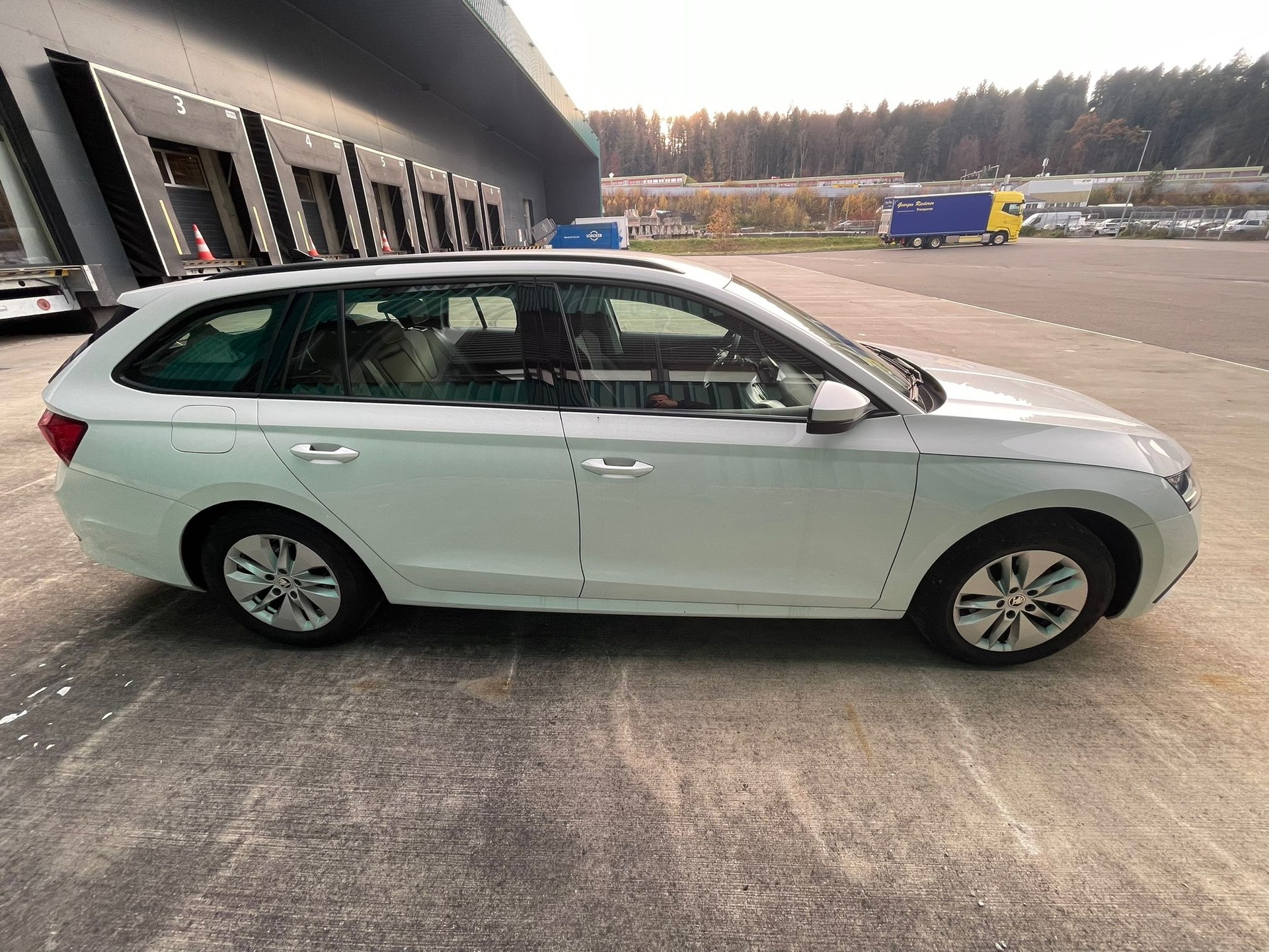 SKODA Facelift Octavia Combi 1.0 TSI mHEV DSG Ambition CH-Auto 60% Rabatt-image-4