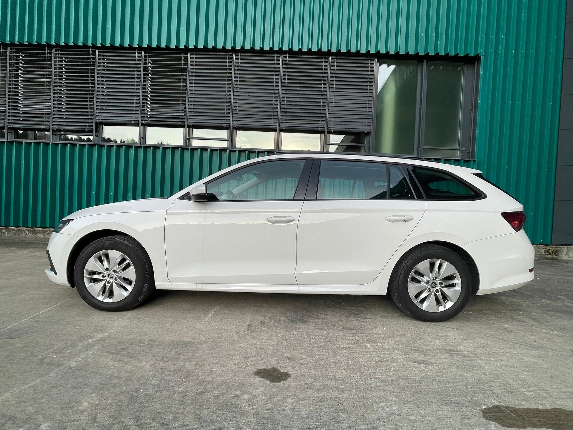 SKODA Facelift Octavia Combi 1.0 TSI mHEV DSG Ambition CH-Auto 60% Rabatt-image-0