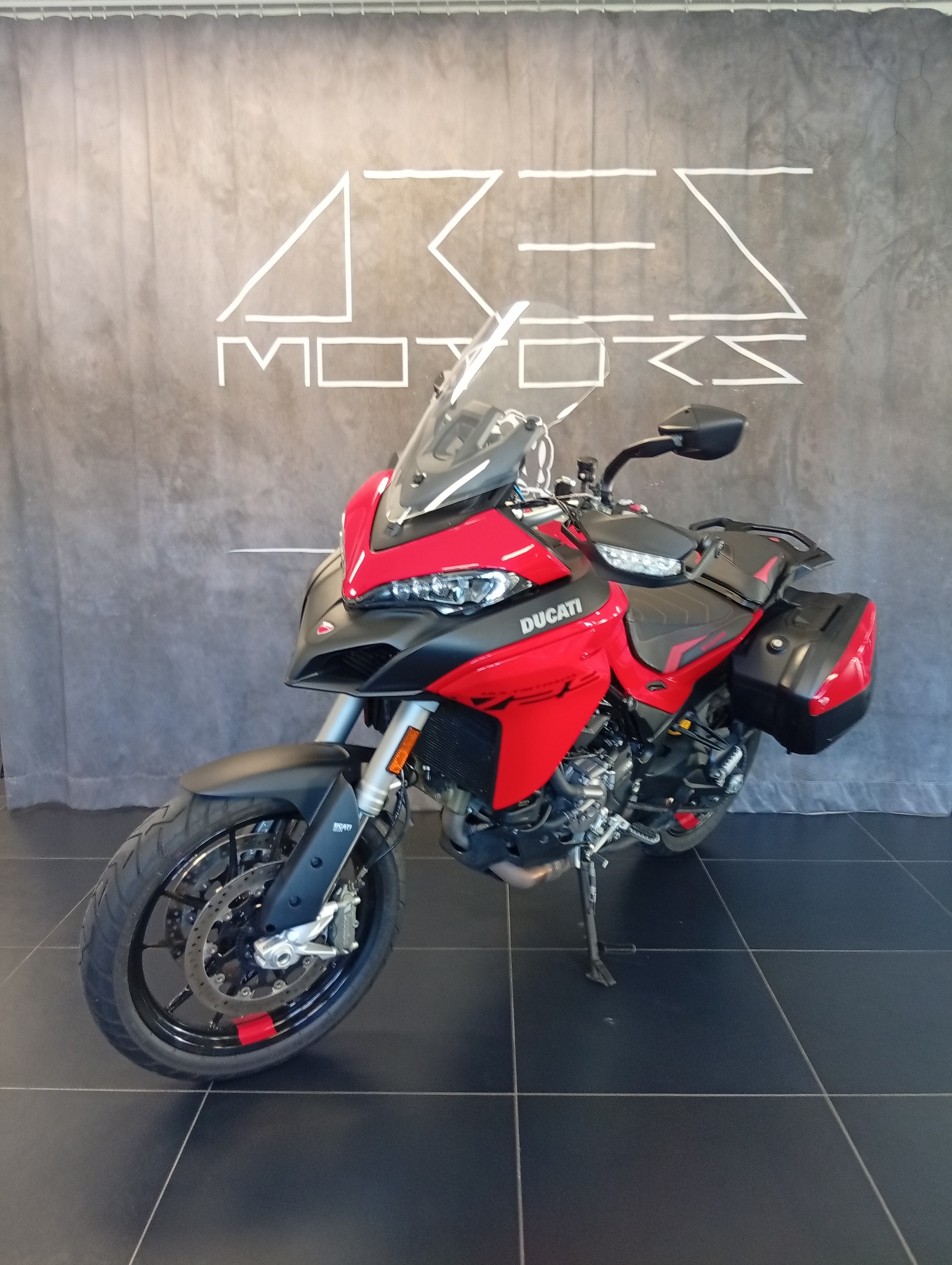 DUCATI Multistrada V2 S Touring-showroom-element-3