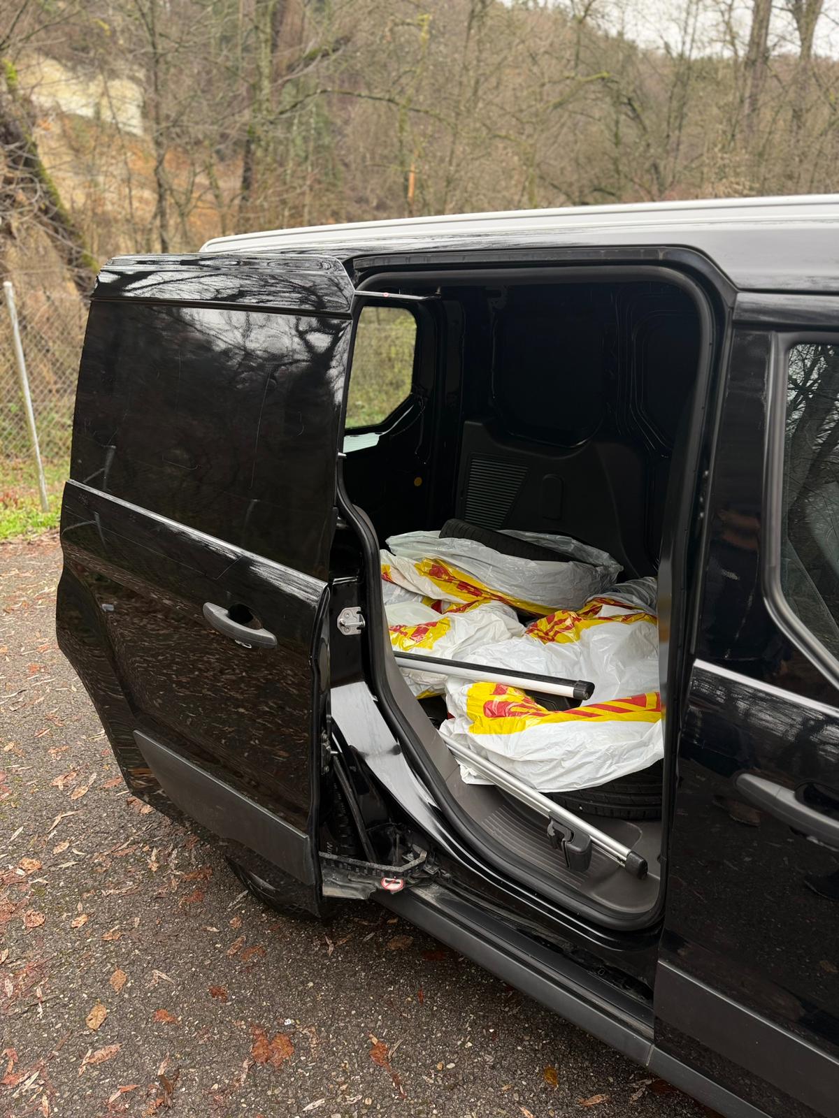 FORD TRANSIT CONNECT-image-7