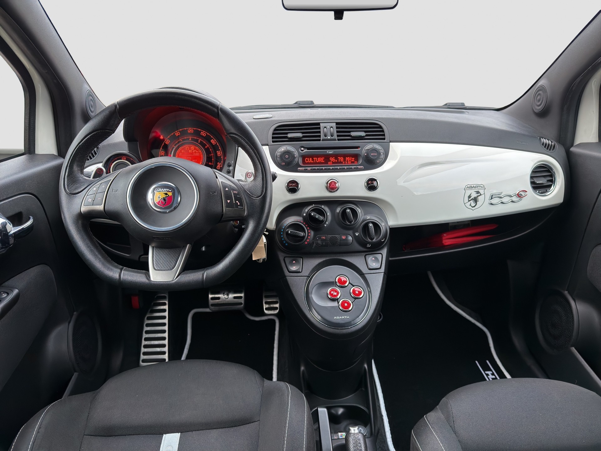 FIAT 500C 1.4 16V Turbo Abarth Dualogic-image-15