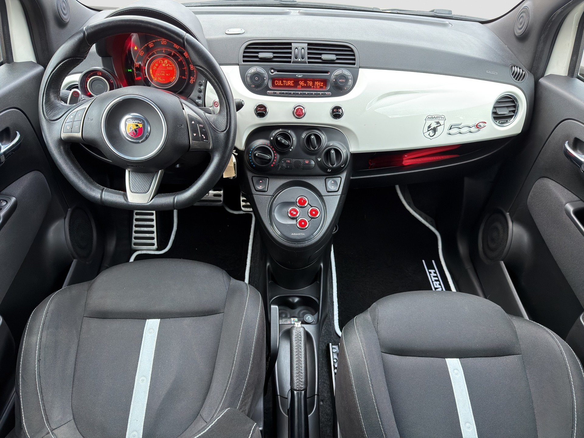 FIAT 500C 1.4 16V Turbo Abarth Dualogic-image-18
