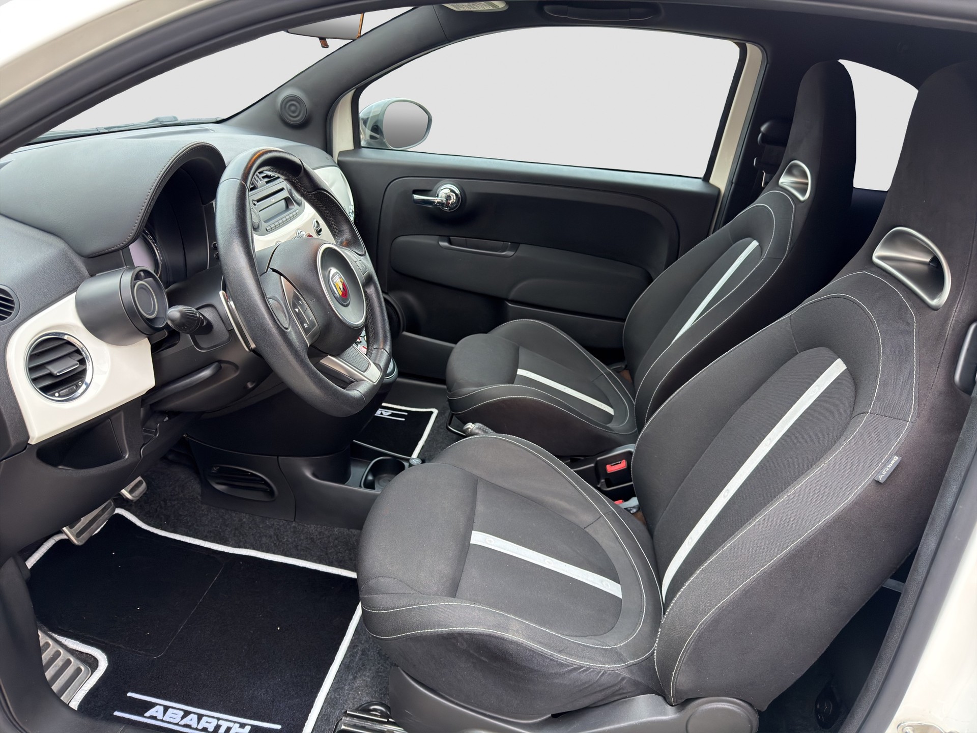 FIAT 500C 1.4 16V Turbo Abarth Dualogic-image-22