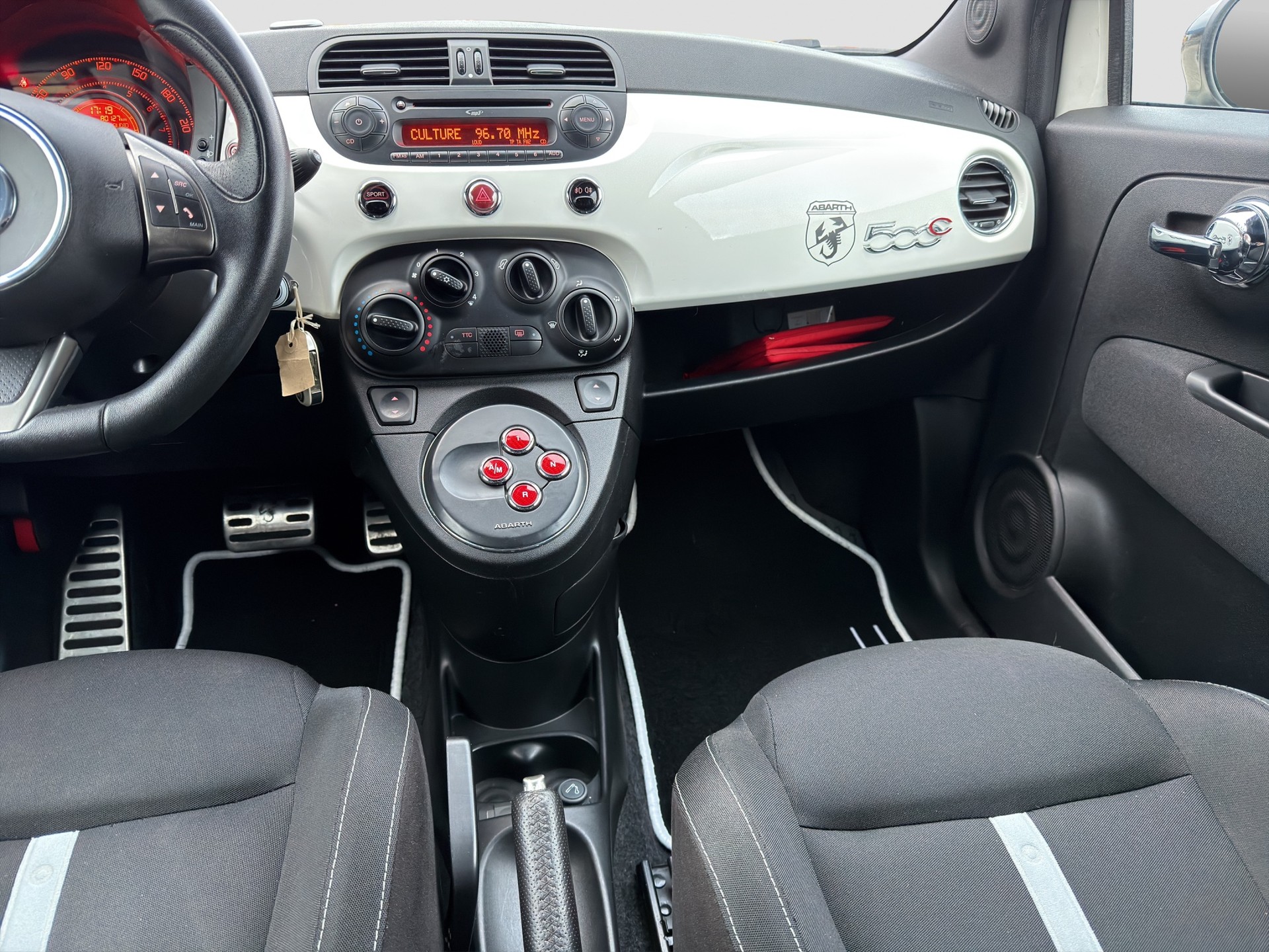 FIAT 500C 1.4 16V Turbo Abarth Dualogic-image-23